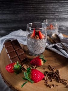 chocolate strawberry chia pudding