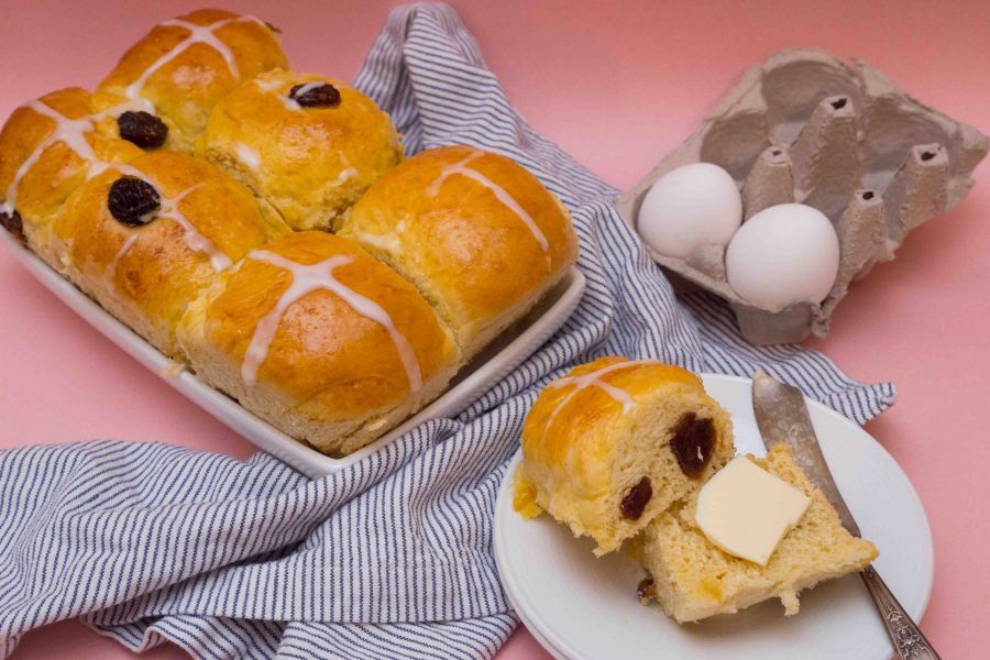 raisin hot cross buns