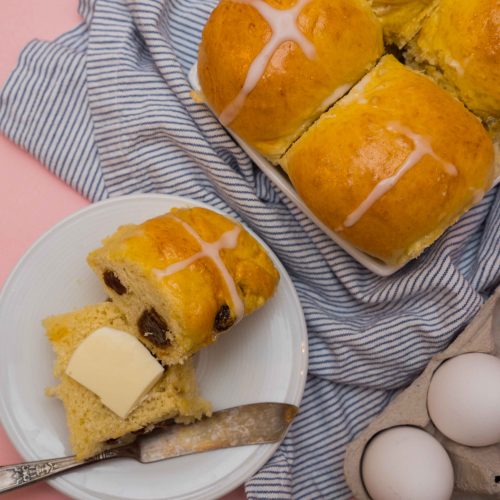 raisin hot cross buns