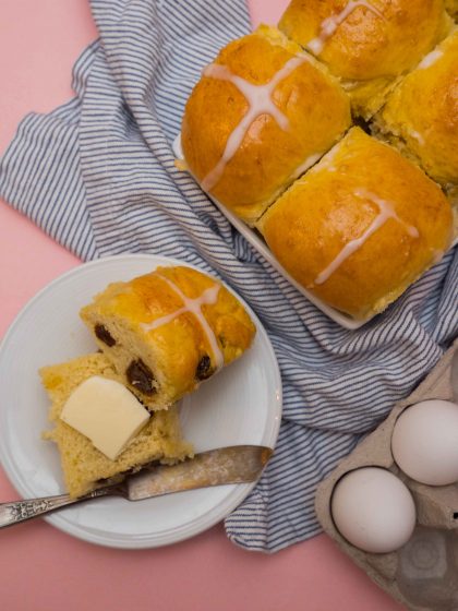 raisin hot cross buns